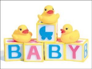 4622 NB Rubber ducky on baby blocks