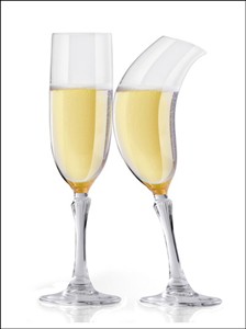 6118 LV Champagne glasses snuggling