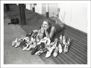 6222 FR Lady posing with shoes